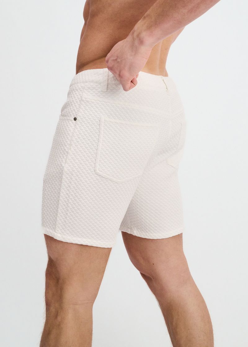 WHITE HOUNDSTOOTH 5"INSEAM TEXTURED EMBOSSED JACQUARD STRETCH KNIT JEANS SHORT ST-1932-97