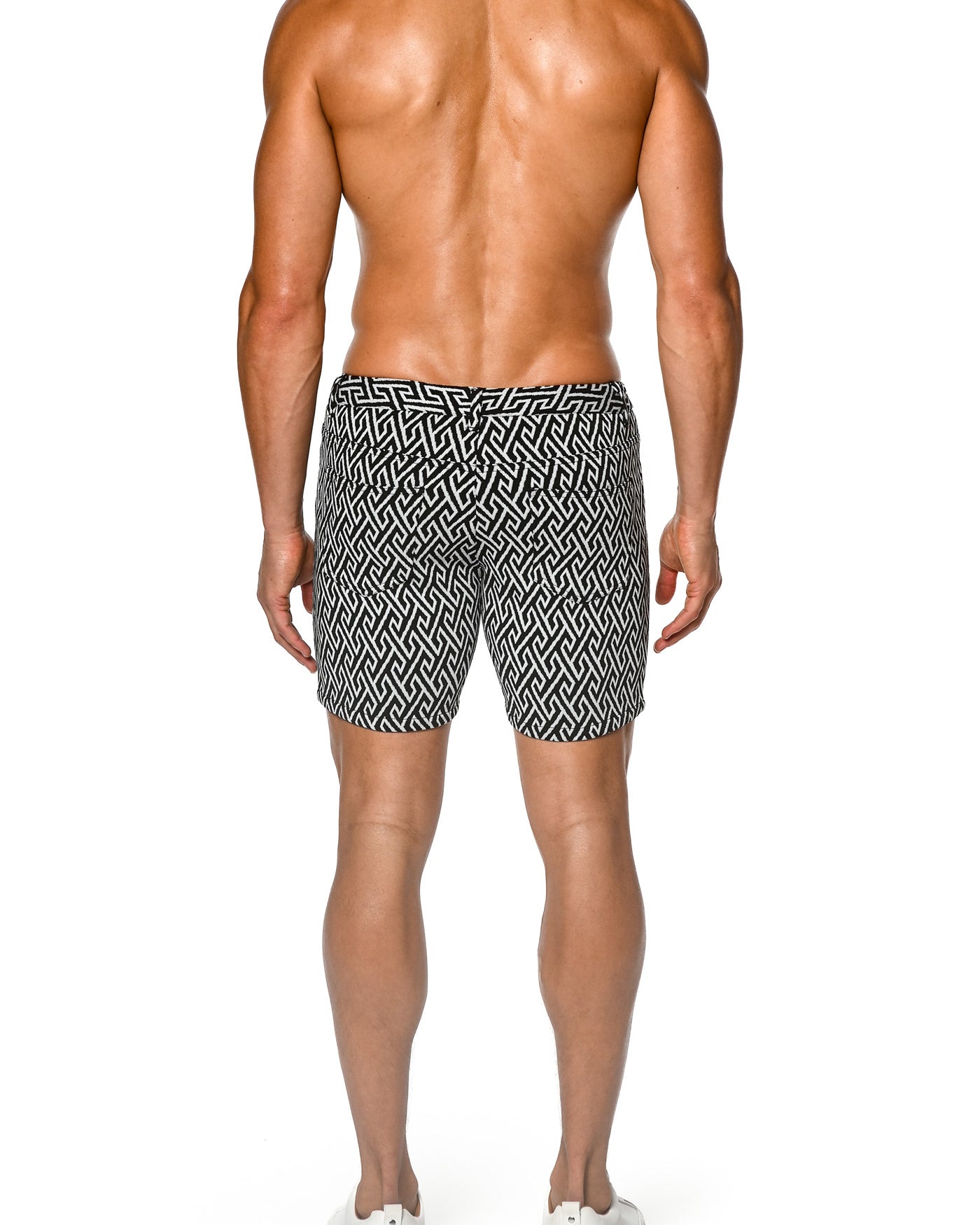 WHITE/BLACK ANGLE MAZE JACQUARD KNIT 5" INSEAM JEANS SHORT ST-1932- Final Sale