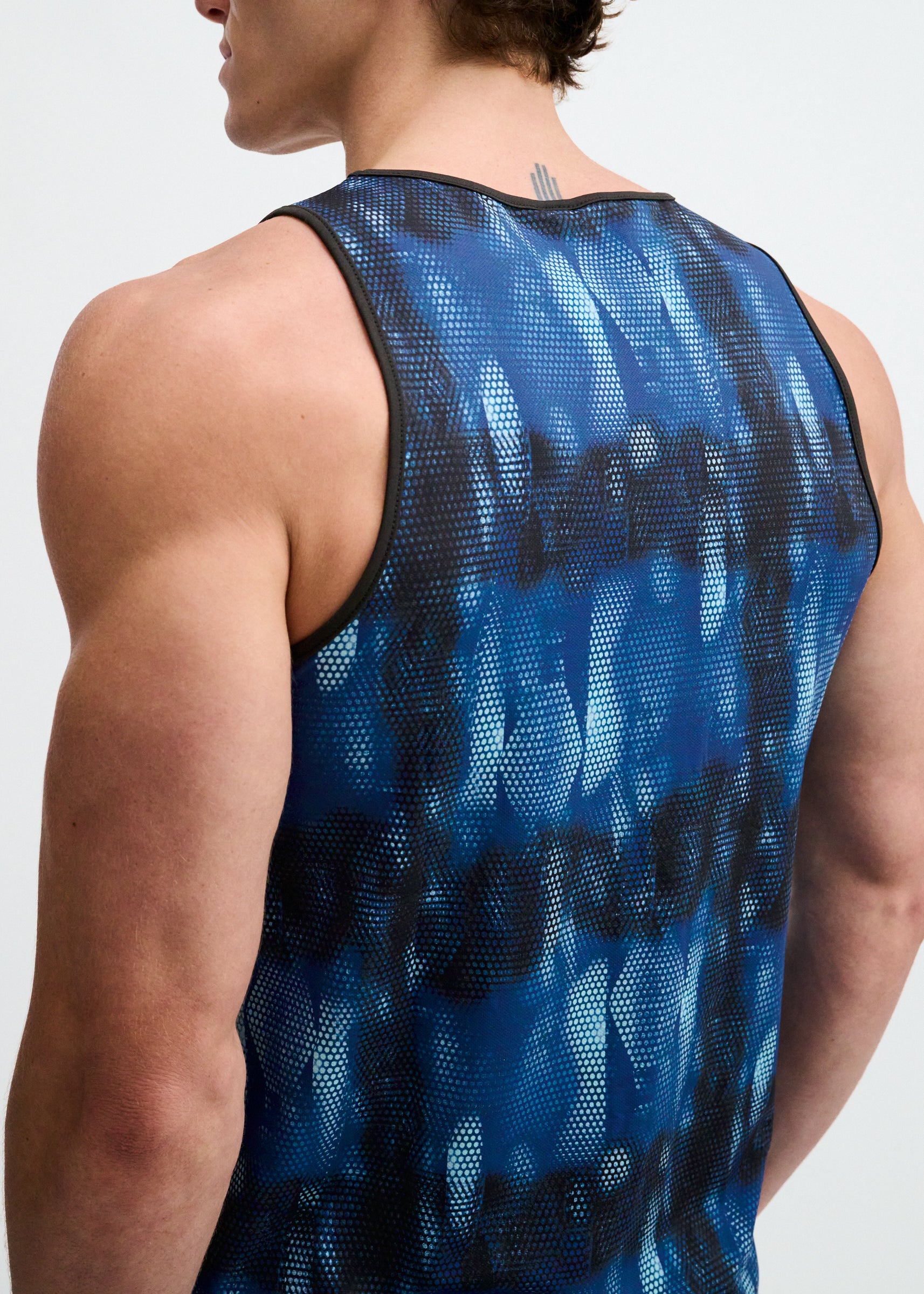 BLUE/NAVY ABSTRACT PRINTED STRETCH MESH PERFORMANCE TANK ST-296